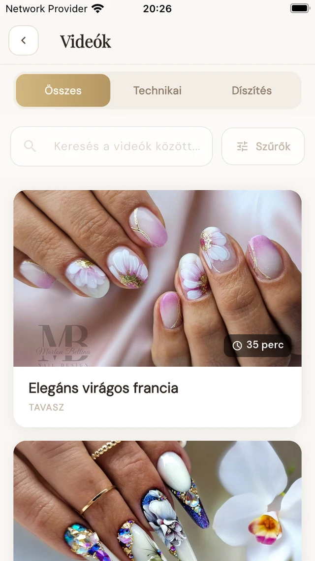 Videótár képernyő szűrhető kategóriákkal és kereséssel
